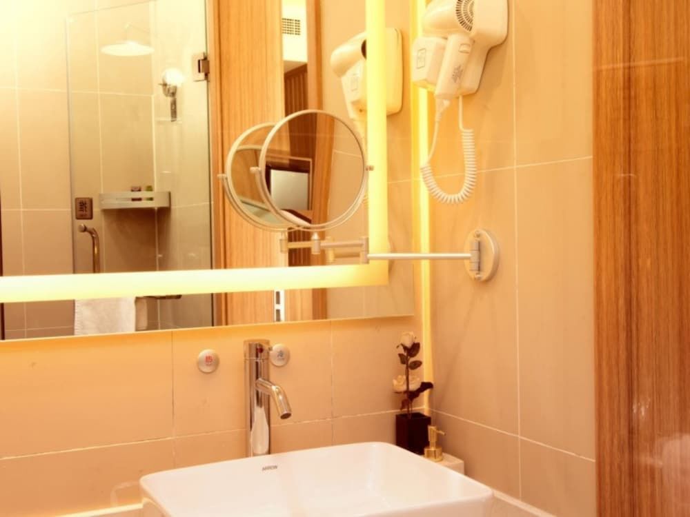 Тяньцзинь: GreenTree Eastern Tianjin Wuqing Stadium Hotel