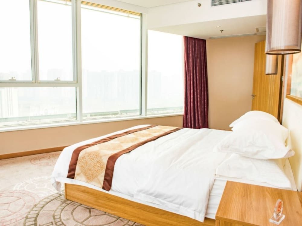 Тяньцзинь: GreenTree Eastern Tianjin Wuqing Stadium Hotel