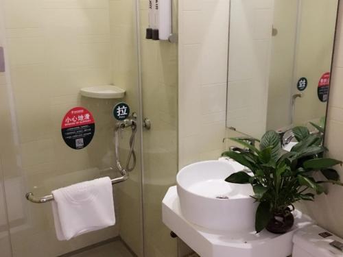 Тяньцзинь: GreenTree Inn Tianjin Xiqing District Zhongbei Town Zhongbei Avenue Shell Hotel
