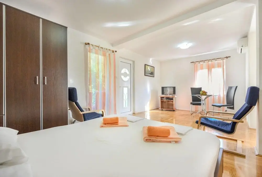 Доброта: Apartments Ivardi