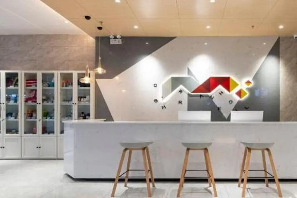 Цзинань: Borrman Hotel (Jinan west station Greenland Central Plaza)