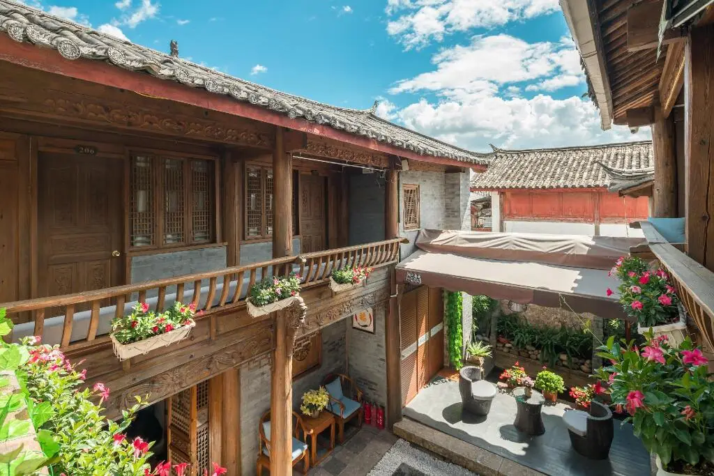 Lijiang Heluju Inn — фото 1