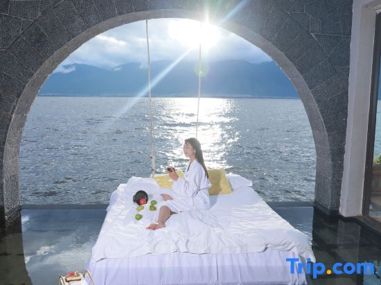 Дали: Yuntianhai Lanyue Lake View Inn (Dali Erhai Shuanglang)