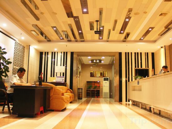 Хуанган: Sucheng Chain Hotel (Huangmei Zhongbai Warehouse)