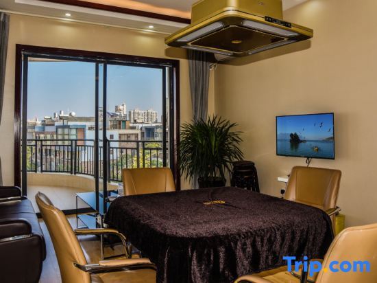Дали: Erhai Bay Holiday Hotel
