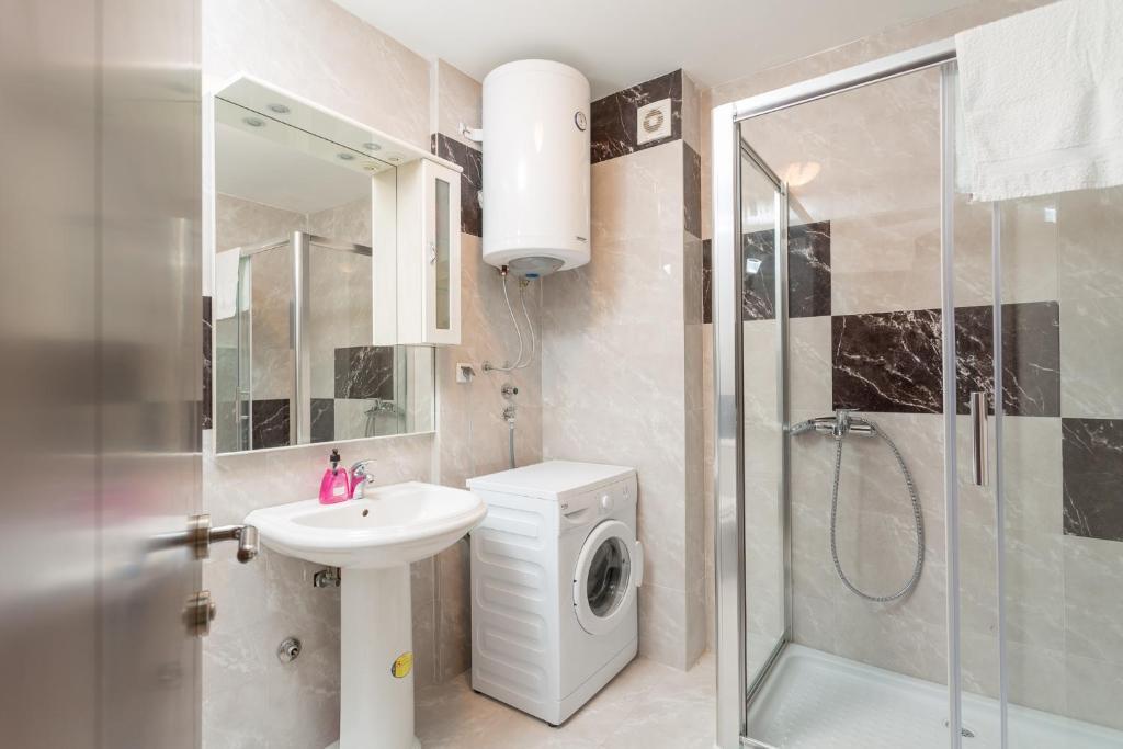 Будва: Adriatic Raf Apartments