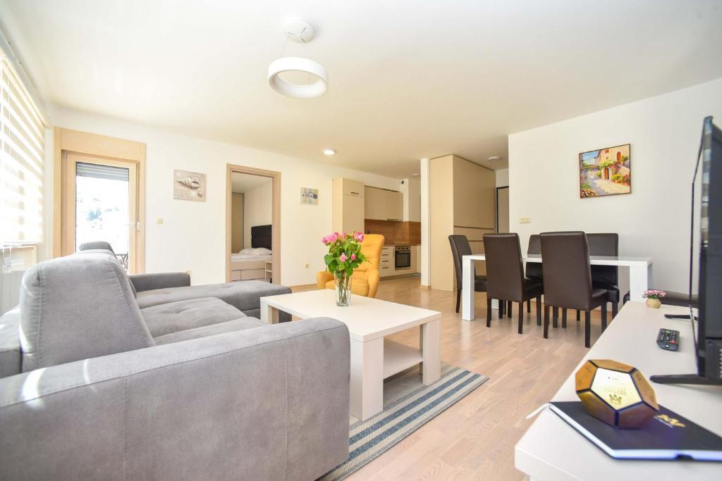 Будва: Luxury Fontana Apartments