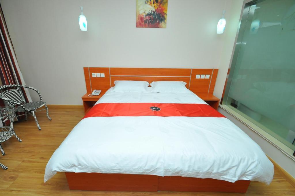 Линьи: Thank Inn Chain Hotel West Eleven Road Mall