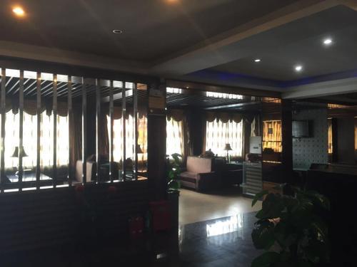 Нанкин: Outai Business Fast Hotel Nanjing Lukou International Airport