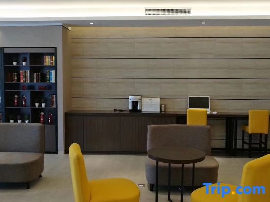 Циндао: Home Inn Plus (Qingdao Licang Jiushui East Road Wanda Plaza)