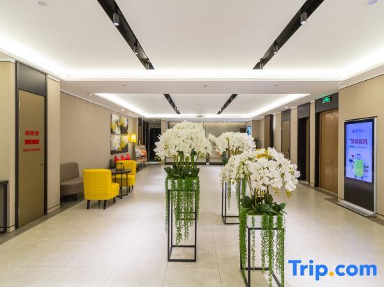 Циндао: Home Inn Plus (Qingdao Licang Jiushui East Road Wanda Plaza)