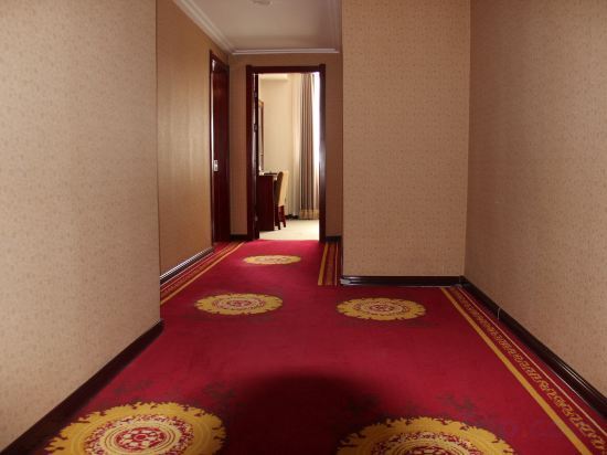 Цзюцюань: Dunhuang Yueshuiyuan Business Hotel
