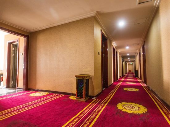 Цзюцюань: Dunhuang Yueshuiyuan Business Hotel