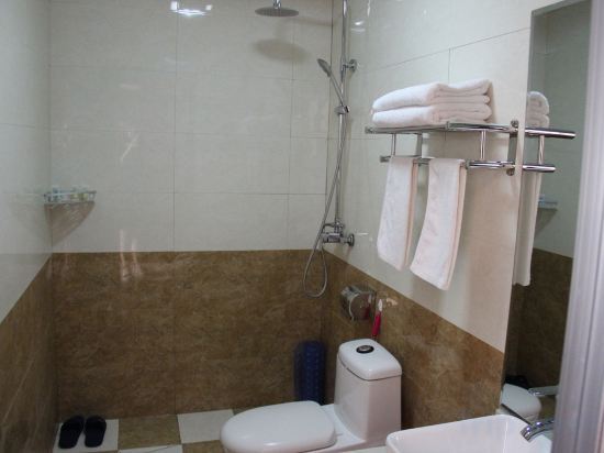 Цзюцюань: Dunhuang Yueshuiyuan Business Hotel
