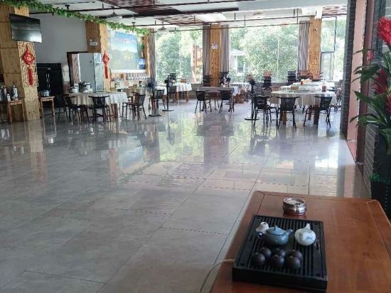 Яншо: Yangshuo Xianggong Mountain Villa (Xianggong Mountain Scenic Area Store)
