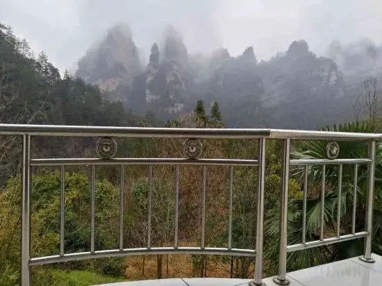 Чжанцзяцзе: Natural Renjia Inn