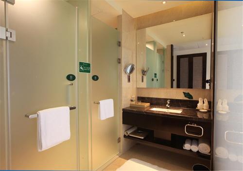 Санья: Mangrove Tree Resort World Sanya Bay (Coconut Grove Hotel)