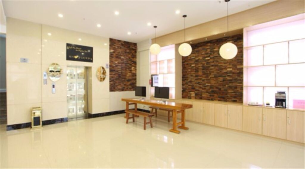 Циндао: Starway Hotel Xianggang Middle Road