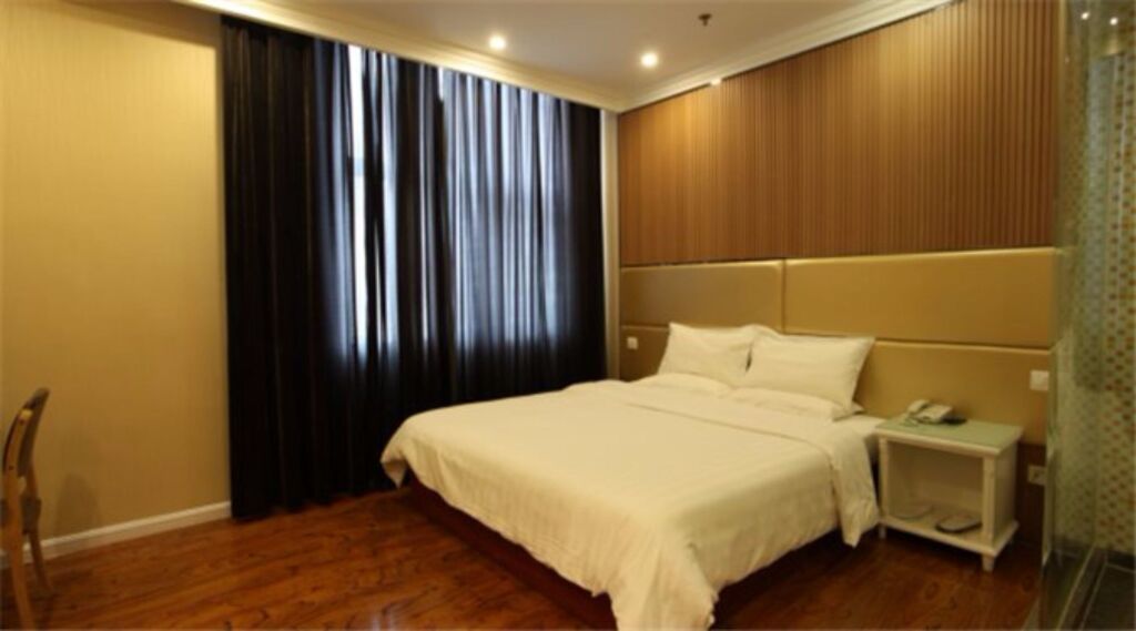 Циндао: Starway Hotel Xianggang Middle Road