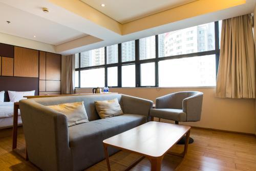 Наньчан: JI Hotel Nanchang Eight One Square