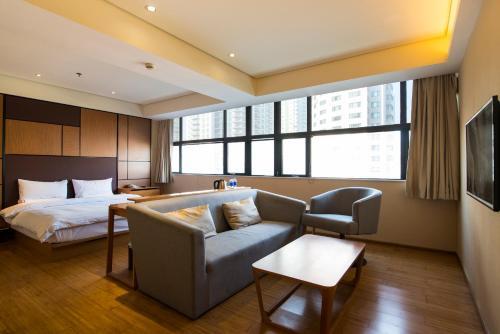 Наньчан: JI Hotel Nanchang Eight One Square