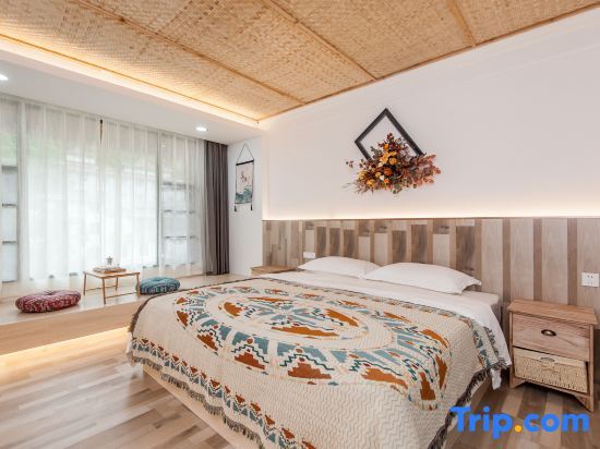 Мую: Shanshe · Shennongjia B&B (Muyu Town Store)