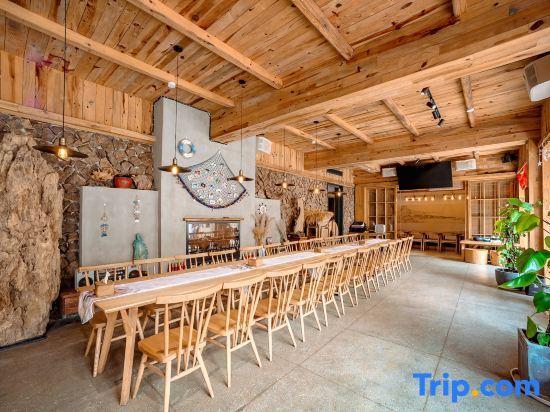Хучжоу: Kaichen Puju Hot Spring Village Resort Hotel