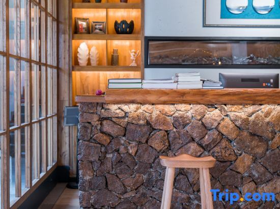 Хучжоу: Kaichen Puju Hot Spring Village Resort Hotel