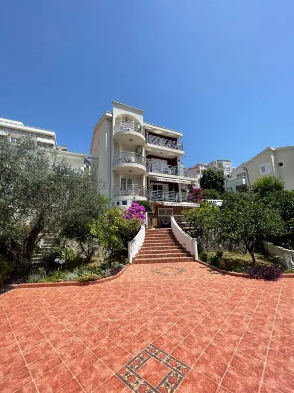 Бечичи: Apartmani Becici