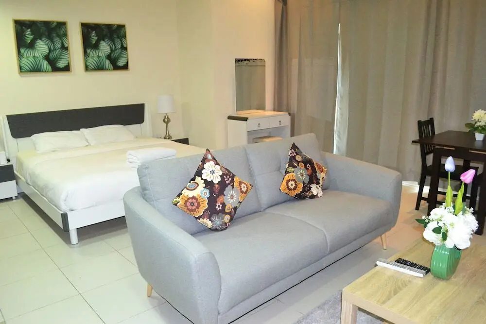 Дубай: Furnished studio with balcony in Marina -JMI