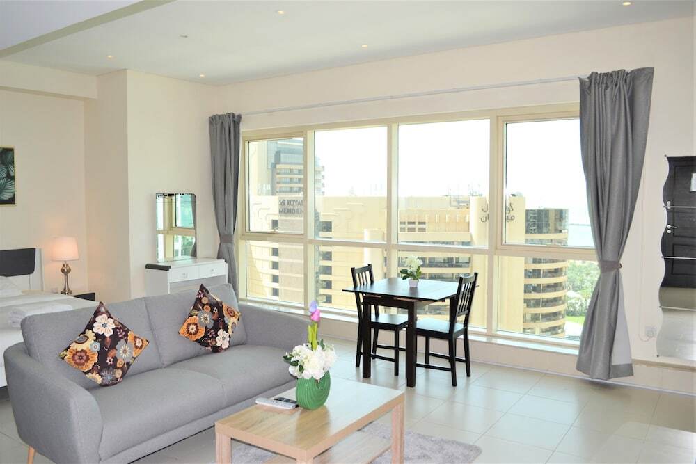 Дубай: Furnished studio with balcony in Marina -JMI
