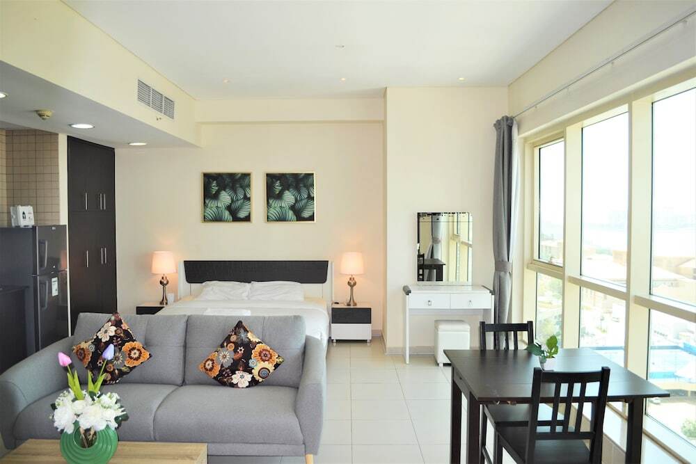 Дубай: Furnished studio with balcony in Marina -JMI