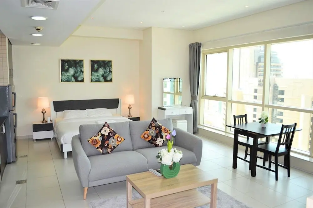 Дубай: Furnished studio with balcony in Marina -JMI