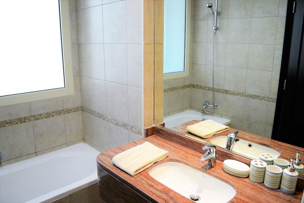 Дубай: Furnished studio with balcony in Marina -JMI