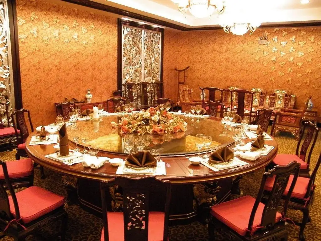 Ичан: Imperial Court Hotel Gezhouba VIP Building