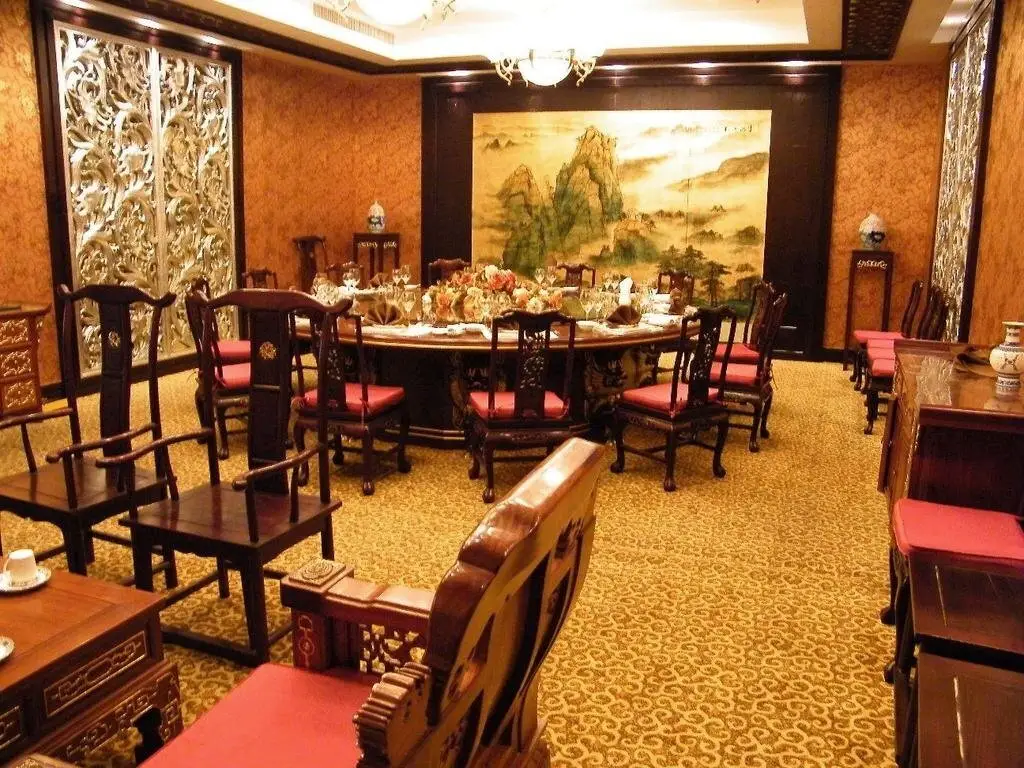 Ичан: Imperial Court Hotel Gezhouba VIP Building