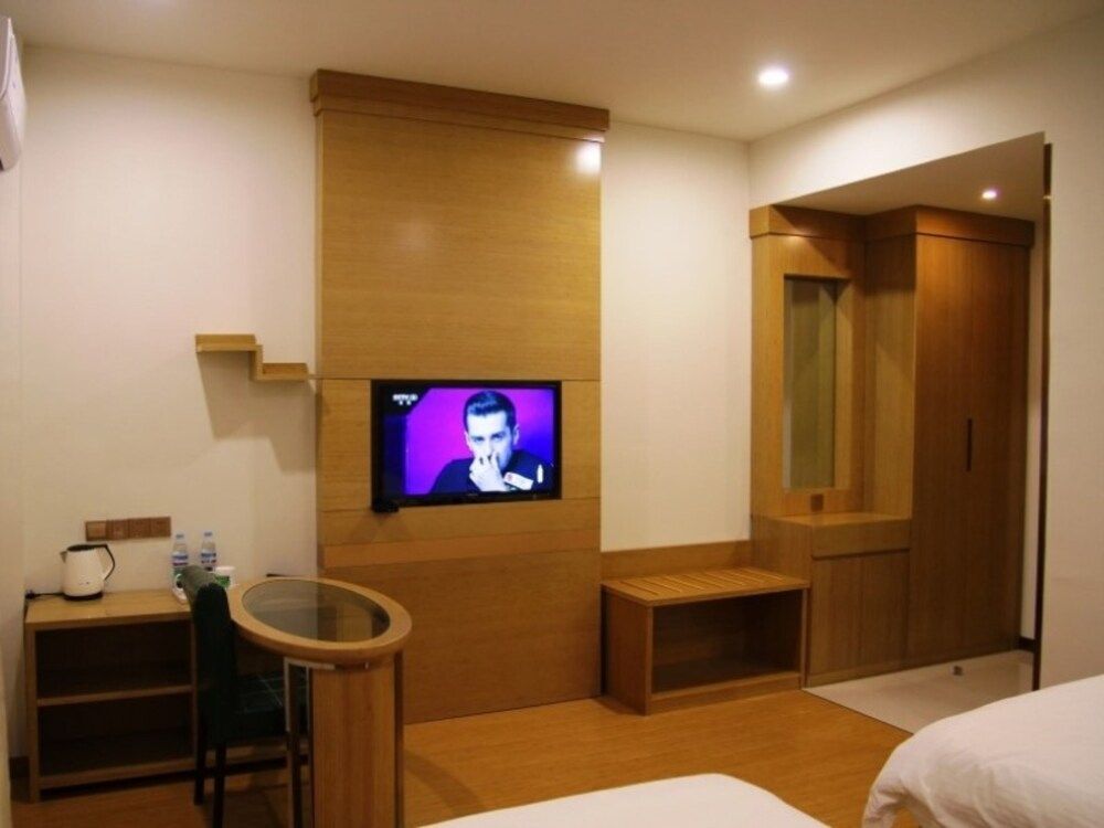 Цзинань: GreenTree Inn Jinan Gaoxin District South Gongye Road Middle Aoti Road Express Hotel