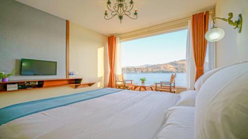 Дали: Floral Hotel Dali Erhai Luke Jinsuo Island Seaview