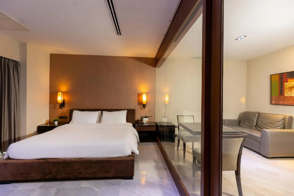 Sukhothai Hotel and Residence — фото 1