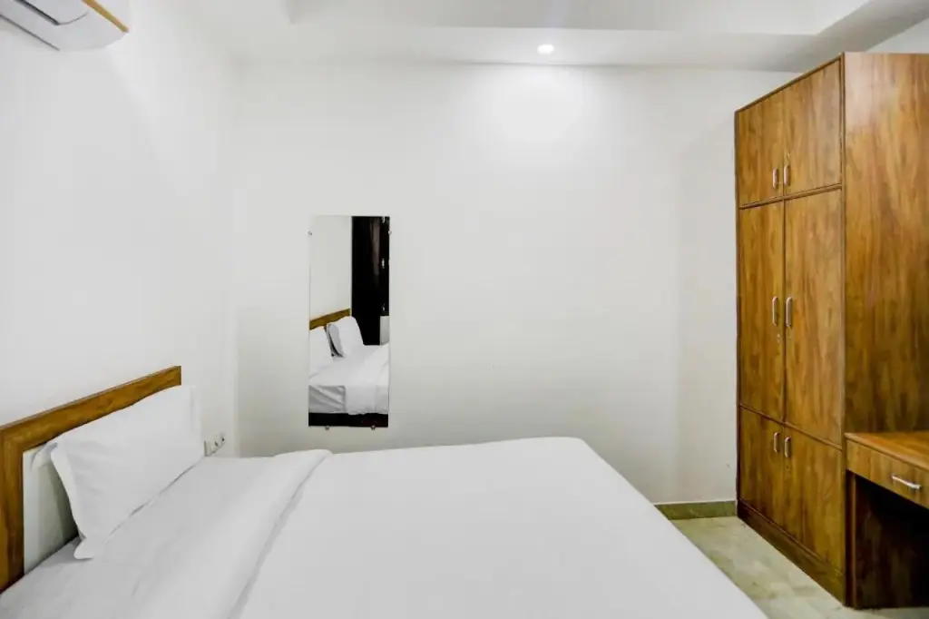 Нью-Дели: OYO Flagship 80571 Hotel Crown Plaza