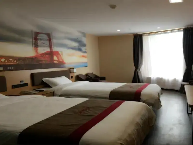 Лучжоу: Thank Inn Hotel Sichuan Luzhou Longmatan District Kaixuan City