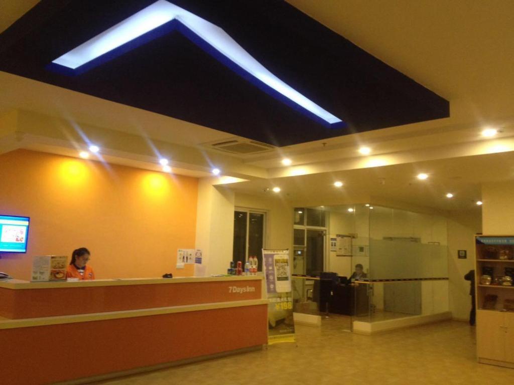 Хуайань: 7Days Inn Huaian vehicle administration