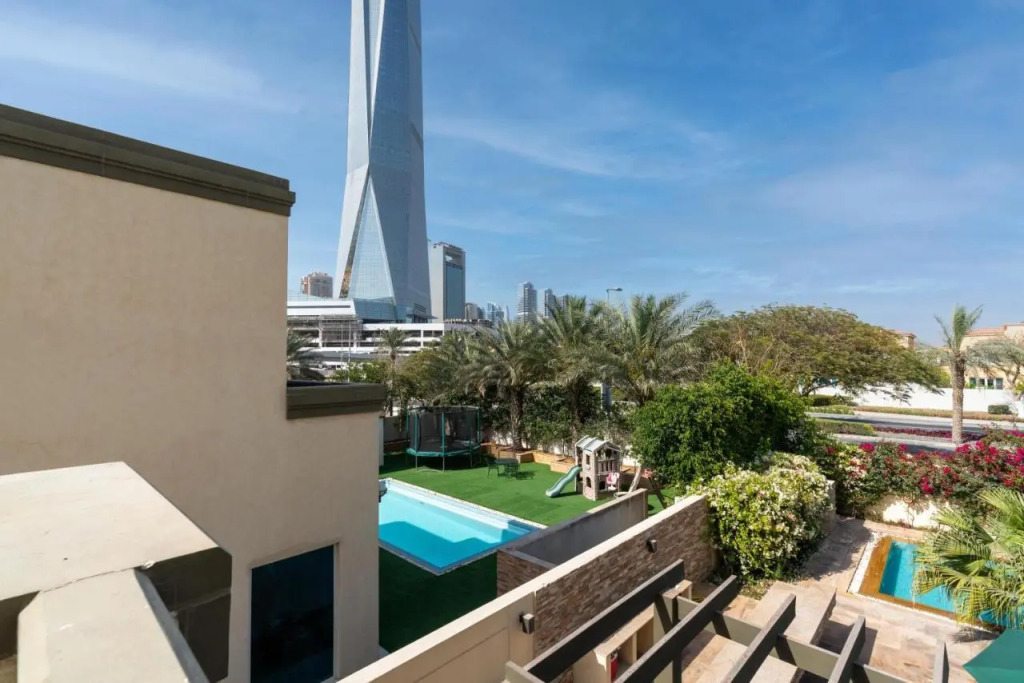 Дубай: Dubai Marina Villa up 20 guest huge Private Pool