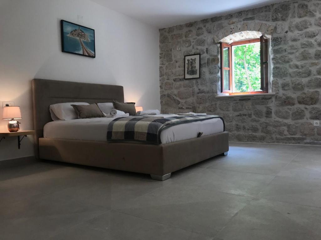 Доброта: Stone House 264