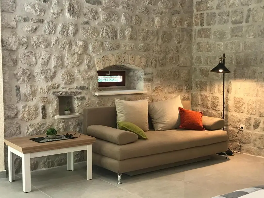 Доброта: Stone House 264