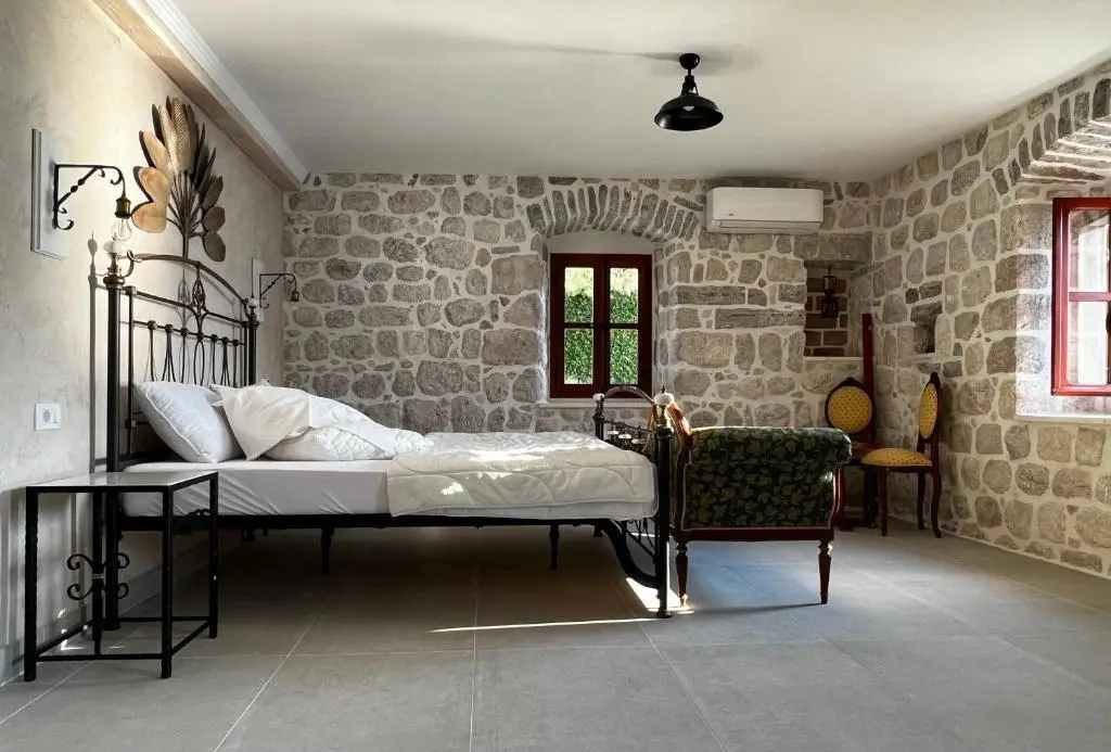 Доброта: Stone House 264