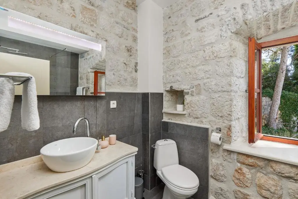 Доброта: Stone House 264