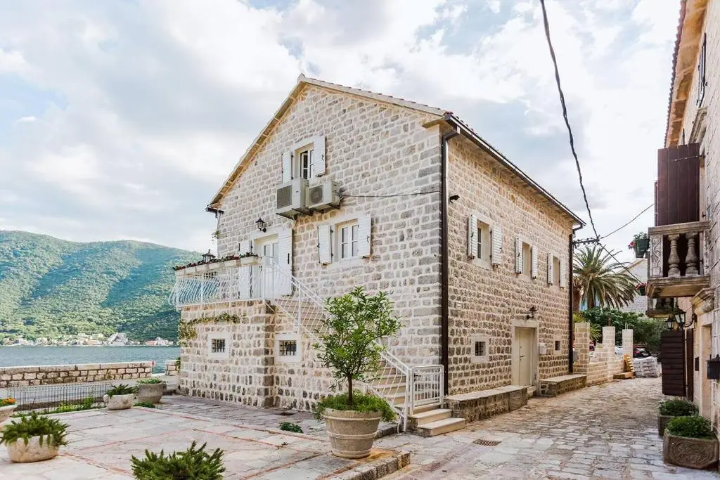 Luxury 6 bedroom house on waterfront — фото 1