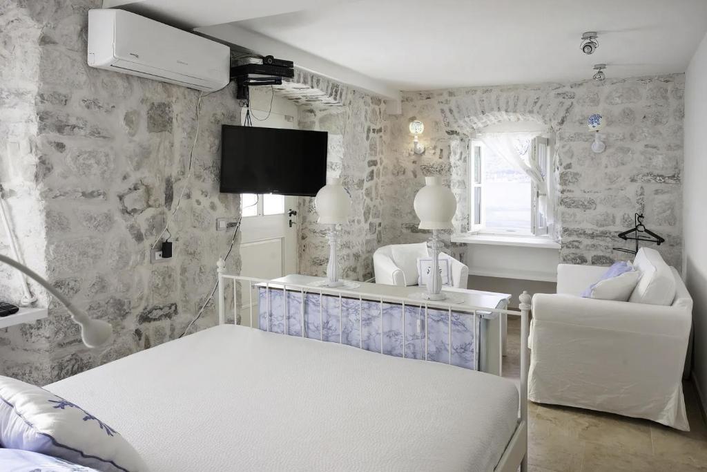 Пераст: Luxury 6 bedroom house on waterfront