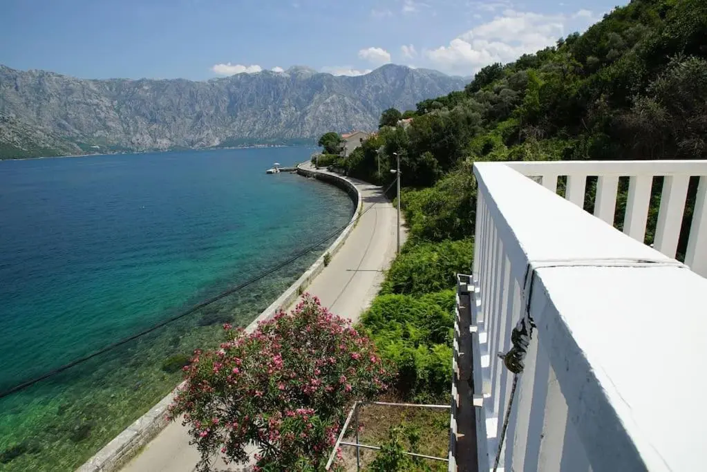 Столив: PENTHOUSE STOLIV 5m/sea Pool/Spa Area Jetty+Sunbeds Secluded location